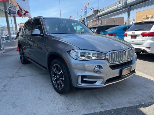 Photo 3 of 38 of 2017 BMW X5 xDrive35i