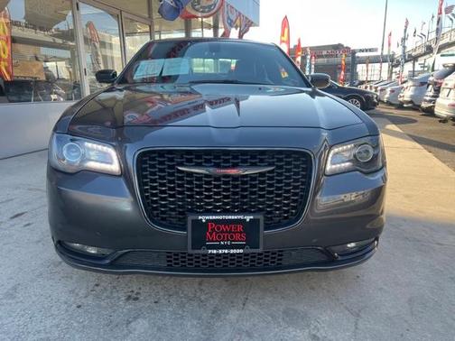 Photo 2 of 36 of 2021 Chrysler 300 S