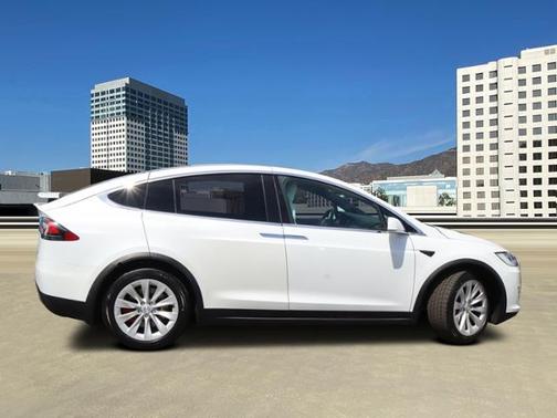 Photo 4 of 20 of 2020 Tesla Model X Performance