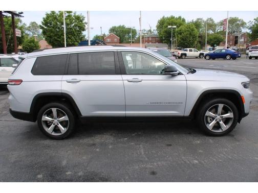 Photo 2 of 26 of 2021 Jeep Grand Cherokee L Limited