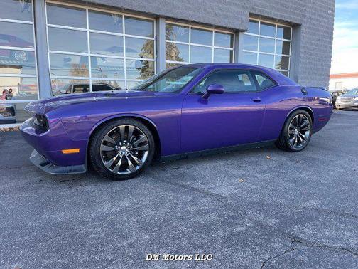 Photo 3 of 26 of 2014 Dodge Challenger SRT8 Core