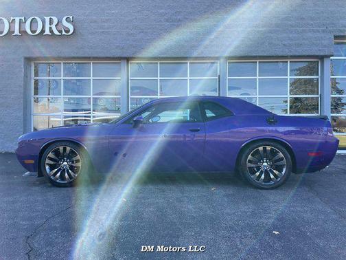 Photo 1 of 26 of 2014 Dodge Challenger SRT8 Core