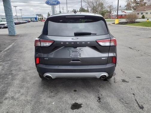 Photo 3 of 3 of 2020 Ford Escape SE