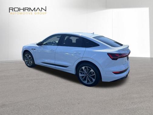 Photo 5 of 25 of 2021 Audi e-tron Premium Plus