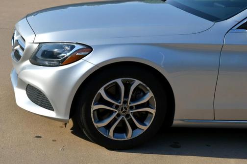 Photo 4 of 47 of 2018 Mercedes-Benz C-Class C 300