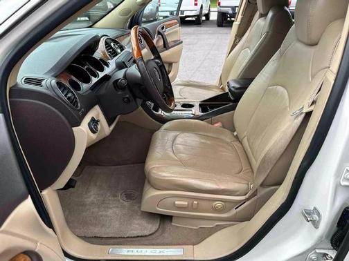 Photo 4 of 35 of 2008 Buick Enclave CXL