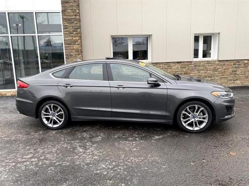 Photo 4 of 5 of 2019 Ford Fusion SEL