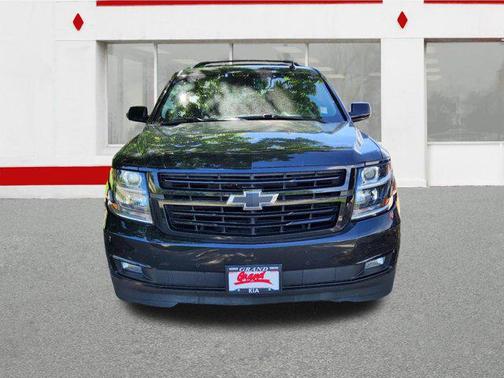 Photo 3 of 30 of 2020 Chevrolet Suburban Premier