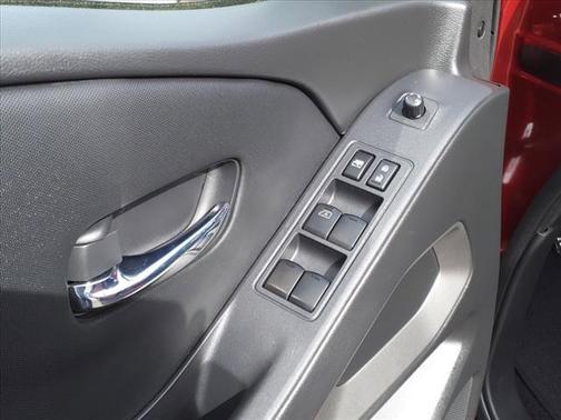 Photo 5 of 30 of 2023 Nissan Frontier SV