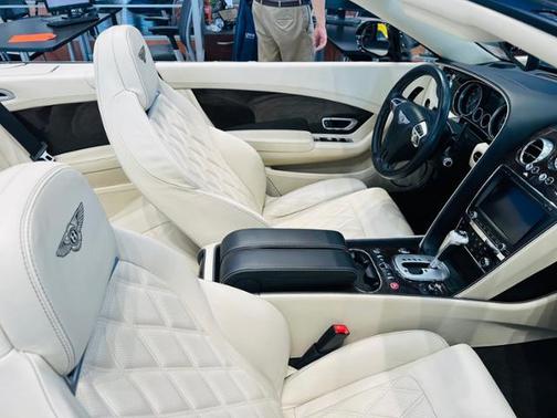 Photo 5 of 7 of 2013 Bentley Continental GTC Base