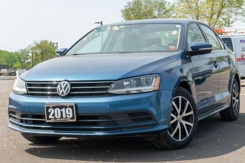 Photo 1 of 25 of 2017 Volkswagen Jetta 1.4T SE