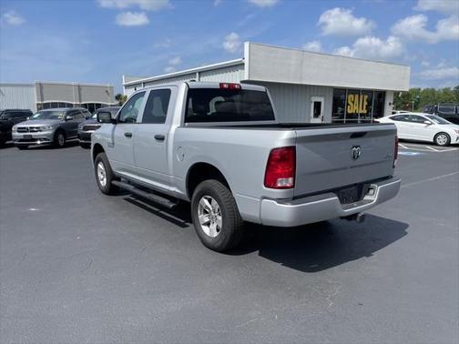 Photo 5 of 10 of 2018 RAM 1500 Express