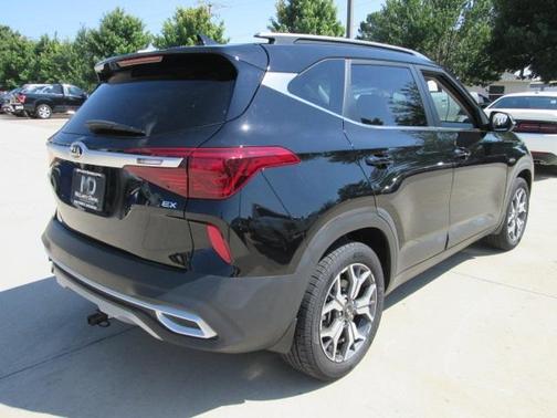Photo 3 of 30 of 2021 Kia Seltos EX