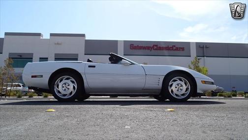 Photo 4 of 99 of 1992 Chevrolet Corvette Base