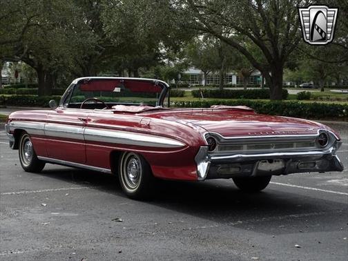 Photo 5 of 99 of 1961 Oldsmobile Starfire Convertible
