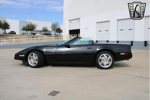 Photo 2 of 99 of 1990 Chevrolet Corvette Base