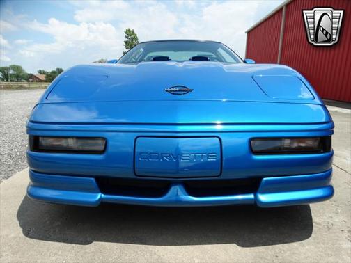 Photo 2 of 99 of 1992 Chevrolet Corvette Base