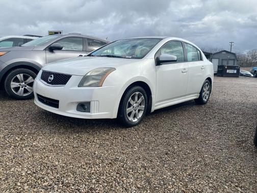 Photo 2 of 4 of 2010 Nissan Sentra 2.0 SR