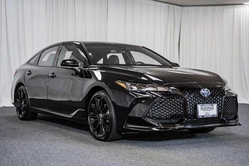 Photo 1 of 35 of 2022 Toyota Avalon Hybrid XSE Nightshade