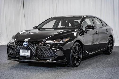 Photo 3 of 35 of 2022 Toyota Avalon Hybrid XSE Nightshade