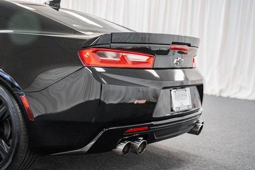 Photo 5 of 34 of 2017 Chevrolet Camaro 1LT