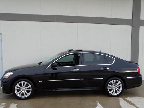 Photo 4 of 33 of 2010 INFINITI M35 Base (A5)