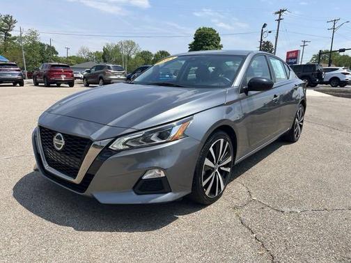 Photo 3 of 22 of 2021 Nissan Altima SR Intelligent AWD
