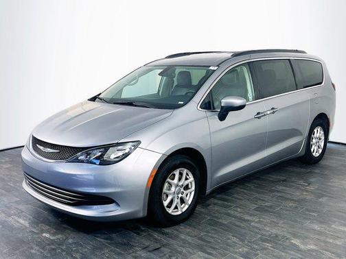 Photo 2 of 36 of 2020 Chrysler Voyager LXI