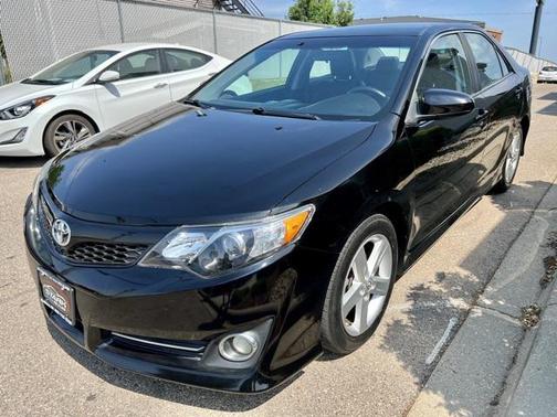 Photo 4 of 18 of 2014 Toyota Camry SE