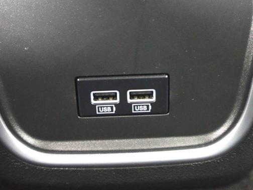 Photo 5 of 23 of 2018 Chrysler 300 Touring
