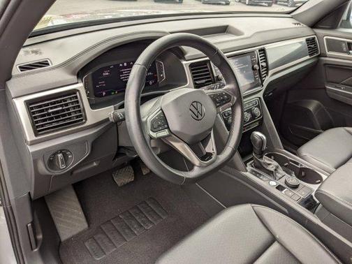 Photo 5 of 25 of 2020 Volkswagen Atlas Cross Sport 3.6L V6 SEL
