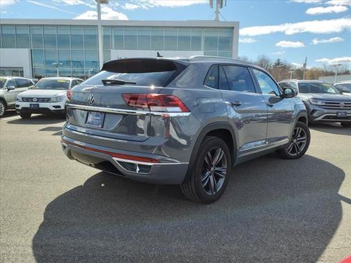 Photo 5 of 25 of 2021 Volkswagen Atlas Cross Sport 3.6L V6 SE w/Technology R-Line