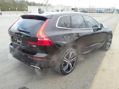 Photo 5 of 21 of 2019 Volvo XC60 Recharge Plug-In Hybrid T8 R-Design