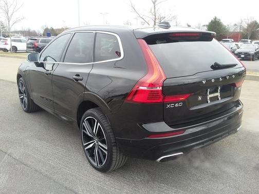 Photo 4 of 21 of 2019 Volvo XC60 Recharge Plug-In Hybrid T8 R-Design