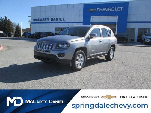 Photo 1 of 30 of 2017 Jeep Compass Latitude