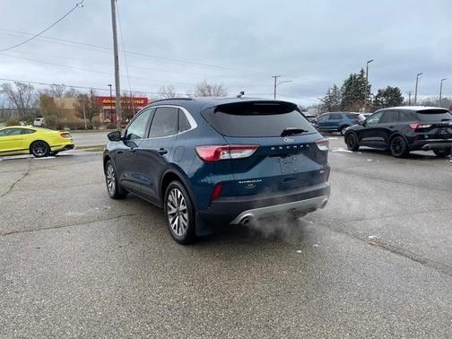 Photo 3 of 37 of 2020 Ford Escape Titanium