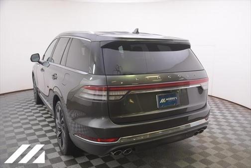 Photo 4 of 38 of 2020 Lincoln Aviator Reserve AWD