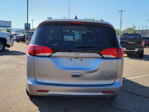 Photo 5 of 32 of 2021 Chrysler Voyager LXI