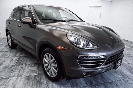 Photo 3 of 50 of 2011 Porsche Cayenne Base