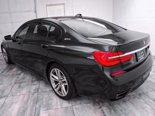 Photo 4 of 55 of 2017 BMW 740e xDrive iPerformance