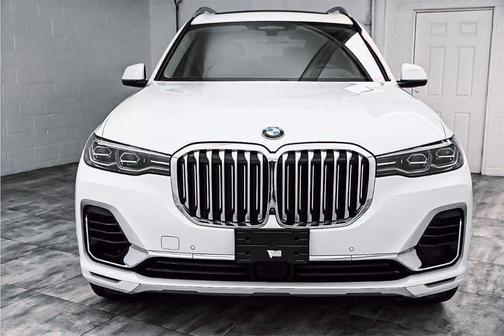 Photo 2 of 50 of 2020 BMW X7 xDrive40i