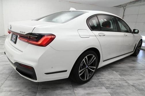 Photo 2 of 50 of 2020 BMW 740 i xDrive