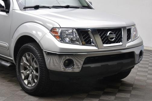 Photo 2 of 28 of 2014 Nissan Frontier SL