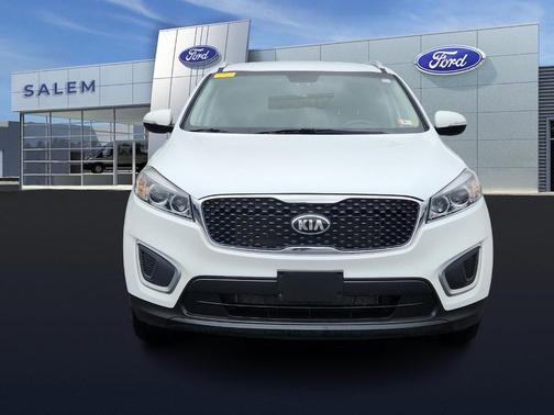 Photo 3 of 31 of 2017 Kia Sorento LX