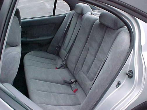 Photo 4 of 32 of 2005 Hyundai Elantra GLS