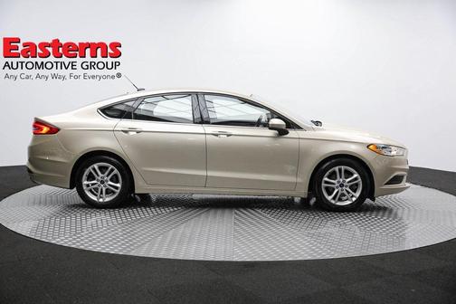 Photo 4 of 61 of 2018 Ford Fusion SE