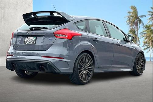 Photo 4 of 28 of 2016 Ford Focus RS Base
