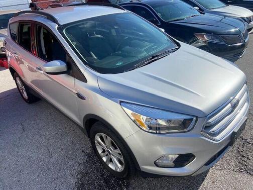 Photo 5 of 16 of 2018 Ford Escape SE
