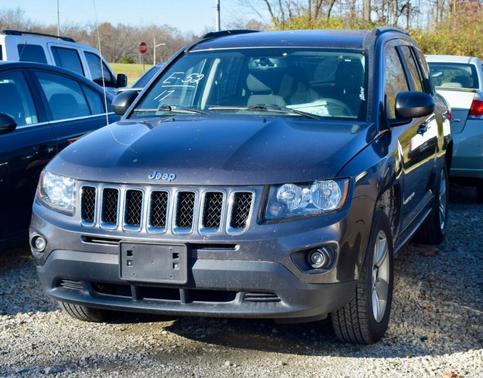 Photo 1 of 3 of 2017 Jeep Compass Sport