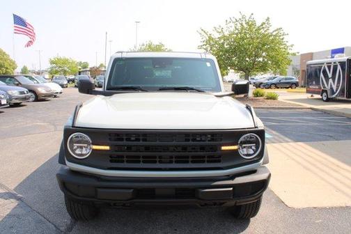 Photo 3 of 27 of 2022 Ford Bronco Base